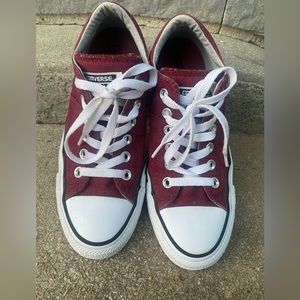 Women Converse size 7, like new!